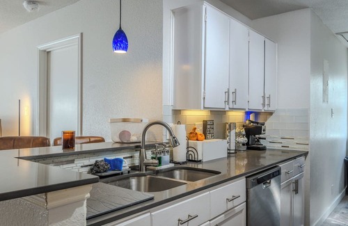 Franklin Park Casa | Spacious 1 Bd/1Br in Quiet Townhome near Downtown