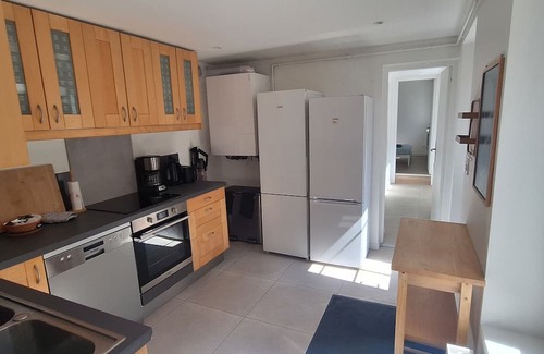 Deville-les-Rouen Casa | Large Rouen house with exterior. Cleaning and linen included.