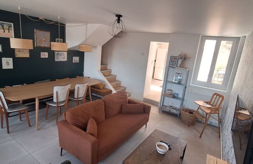 Deville-les-Rouen Casa | Large Rouen house with exterior. Cleaning and linen included.