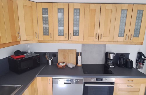 Deville-les-Rouen Casa | Large Rouen house with exterior. Cleaning and linen included.