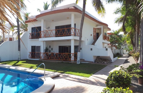 La Peñita de Jaltemba Apartamento | Ocean Front 1 King Bedroom. Swimming pool, Easy 5 minute beach walk to Shopping