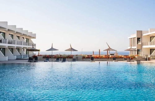 Bahceli Apartamento | Beautiful studio: Relaxation by the pool under palm trees