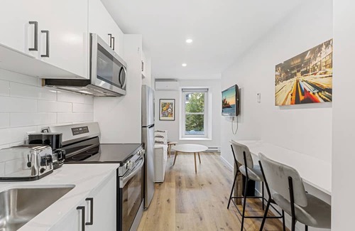 Gay Village Casa | New Boho Downtown 10 BIG bedrooms 7 Full Bath