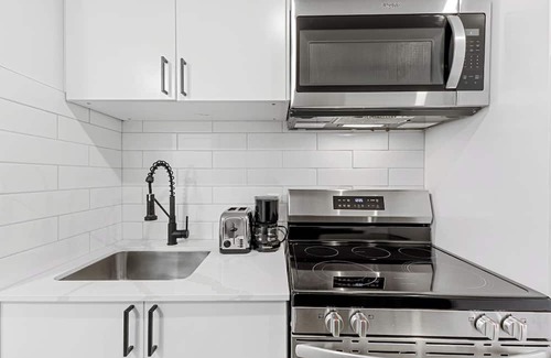 Gay Village Casa | New Boho Downtown 10 BIG bedrooms 7 Full Bath