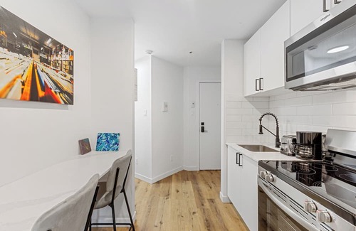 Gay Village Casa | New Boho Downtown 10 BIG bedrooms 7 Full Bath