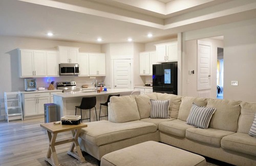 Florida Panhandle Casa | Spacious 4-bedroom house with WiFi, AC in phenomenal Cantonment