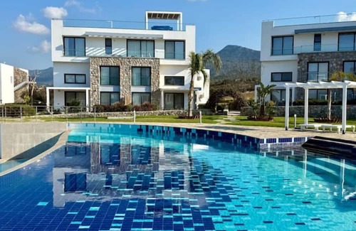 Bahceli Apartamento | 2BR apartment in green complex with pools, gym, spa
