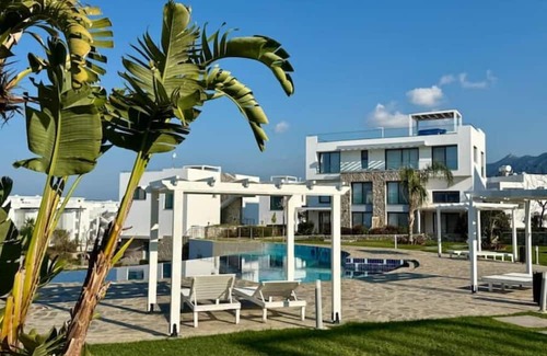 Bahceli Apartamento | 2BR apartment in green complex with pools, gym, spa