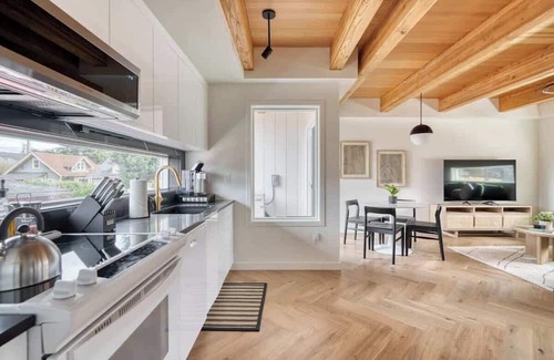 Alberta Arts District Casa | AlbertaArts Happy Place Townhome
