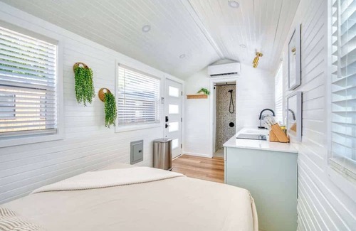 Overlook Apartamento | Teal & Terrazzo: Bright Portland Tiny Home