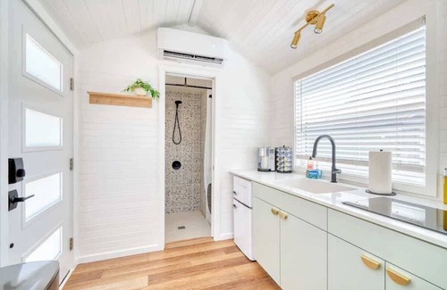 Overlook Apartamento | Teal & Terrazzo: Bright Portland Tiny Home
