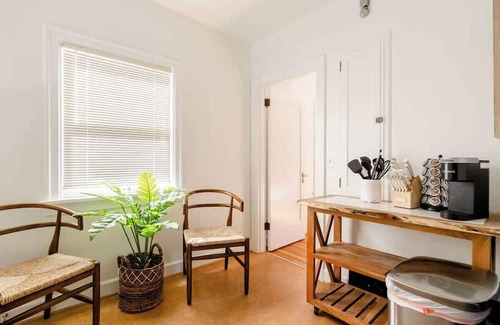 Hosford-Abernethy Casa | 1892 Bohemian Dream Studio in Ladd's Addition