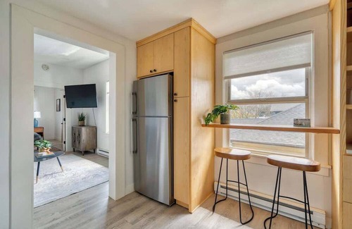 Richmond Casa | Mt Tabor Retreat ~ Local Eateries ~ Shops ~ Bars
