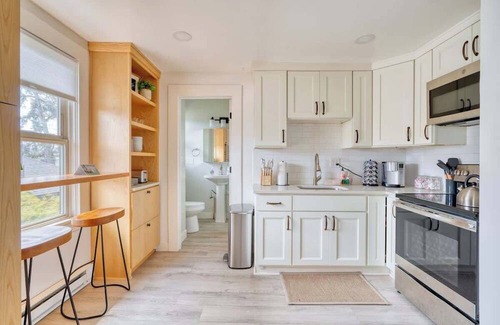 Richmond Casa | Mt Tabor Retreat ~ Local Eateries ~ Shops ~ Bars