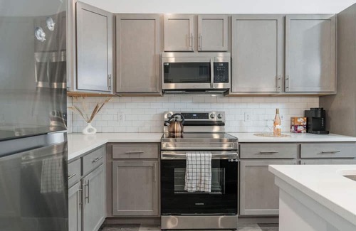 Whitestown Apartamento | Refined Comforts: Luxe Stay in Whitestown Indiana