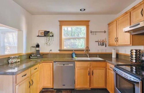 Alberta Arts District Casa | Alberta Arts Luxury, Sleeps 4, Walk Score 99