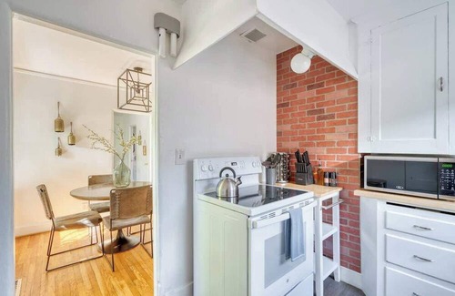 Alberta Arts District Casa | Stylish 1BR in PDX~ Walk to Local Shops & Coffee