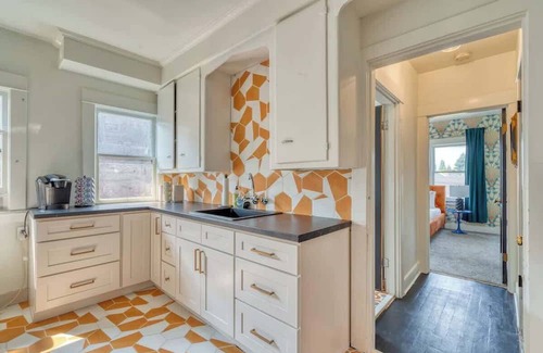 Hosford-Abernethy Apartamento | Warhol Suite ~ Cozy Apartment ~ 92 WalkScore