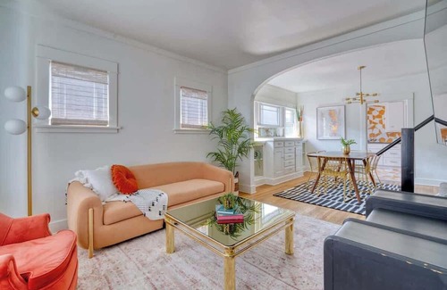 Hosford-Abernethy Apartamento | Warhol Suite ~ Cozy Apartment ~ 92 WalkScore