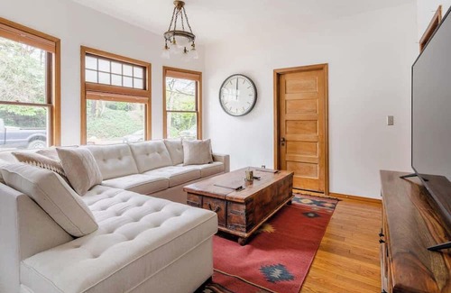 Goose Hollow Casa | Preserved 1907 Classic 2BR - 92 WalkScore