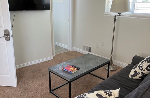 Riverside Casa | Spacious 5-Master suite house in UC Riverside with individual AC, WiFi. Enjoy!