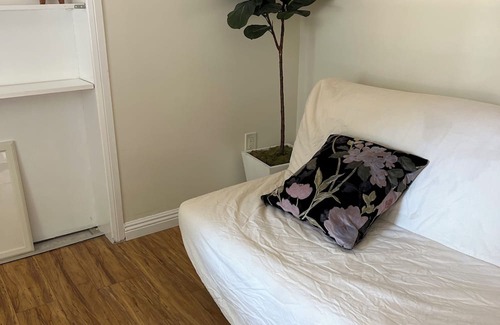 Riverside Casa | Spacious 5-Master suite house in UC Riverside with individual AC, WiFi. Enjoy!