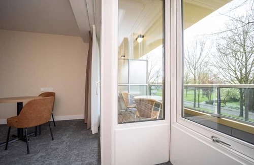 Roden Apartamento | Comfortable and Clean Room with Onsite Restaurant and Bar Near Ronostrand