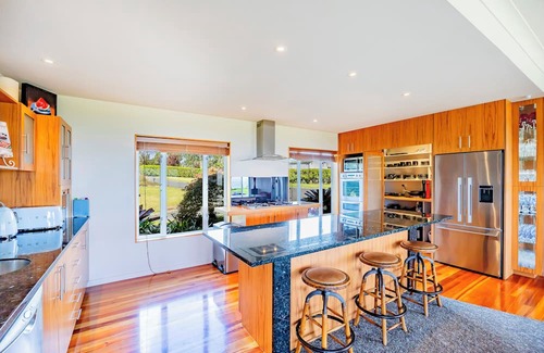 Clarks Beach Casa | Black Swan Retreat: Lifestyle Charm on a Budget