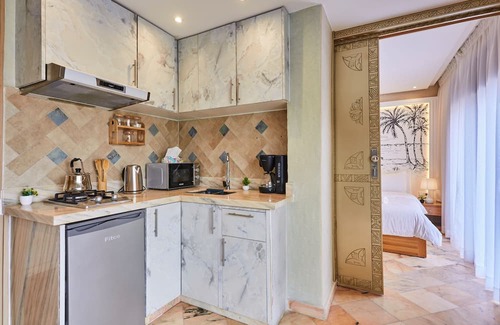 Southern Atlantic Coast Apartamento | Wake to Waves: Stylish 1-Bedroom by the Shore