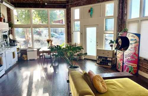 Cole Casa | Stunning & unique 1-bedroom home w/private patio, plenty of natural light, AC