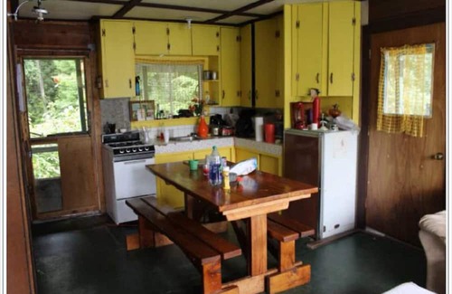 Lakelse Cabina | Cozy Semi-Off Grid waterfront Cottage with spacious property - Pet Friendly
