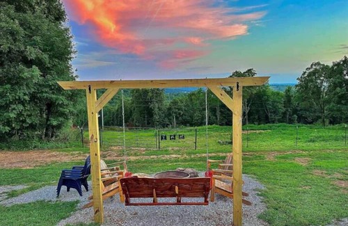 Compton Casa | Buffalo River Cowboy Cabin Getaway and HOT TUB!