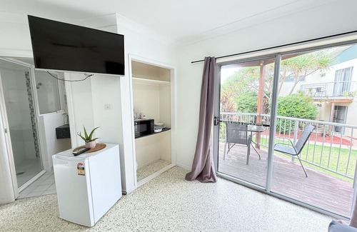 Emu Park Complejo | Emu Park Beach Resort, Queen Room with balcony for 2 Guest