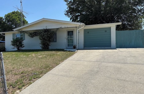 Pine Ridge Casa | Charming spacious 2-bedroom cottage in the heart of Beverly Hills, Florida .