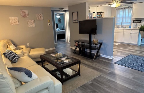 Pine Ridge Casa | Charming spacious 2-bedroom cottage in the heart of Beverly Hills, Florida .
