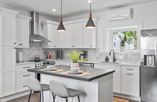 Catskill Casa | Fire Pit, Hot Tub, Sonos, & Spacious! Walk to Main Street, restaurants & brewery