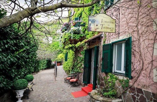 Bargagli Casa | Charming country house with WiFi, heated pool, artwork, barbecue in the garden.