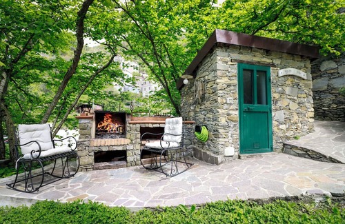 Bargagli Casa | Charming country house with WiFi, heated pool, artwork, barbecue in the garden.