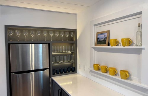 Belfast Casa | Timber Tide Retreat Just 15 Minutes to Belfast