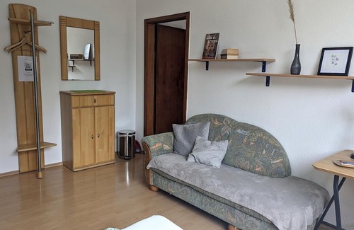 Pforzheim Apartamento | 1.5 family room shower room, 2 beds, breakfast corner, workstation, central