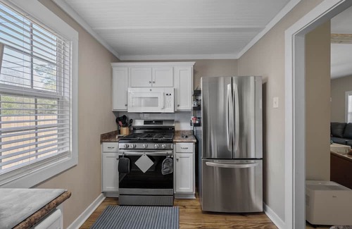 Mobile Cabaña | Precious 1-bedroom Cottage in Midtown Mobile Recently renovated with fenced yard
