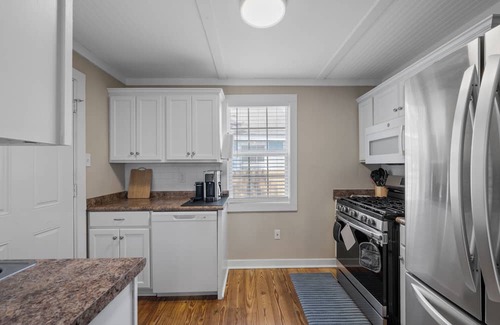 Mobile Cabaña | Precious 1-bedroom Cottage in Midtown Mobile Recently renovated with fenced yard