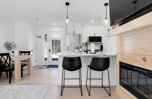 Bethel Condominio | Cozy condo in charming Bethel