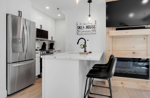 Bethel Condominio | Cozy condo in charming Bethel