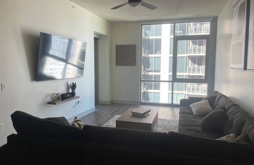 Uptown Apartamento | Ascent Victory Park Apartments Unit 1908