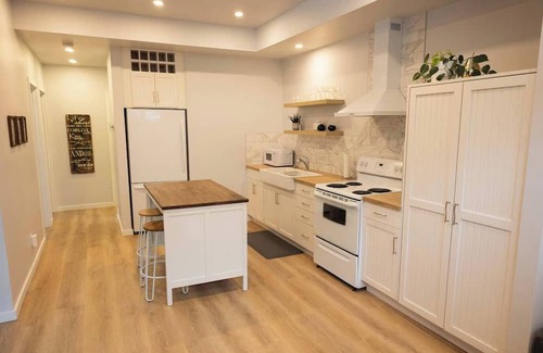 Calgary Casa | Entire 2 Bedroom Guest Suite with Laundry, Minutes from Bragg Creek!