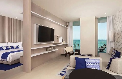 Centro de Cancún Hotel | Ocean Front Family Escape | Private Beach Access & Outdoor Pool, Pets Allowed