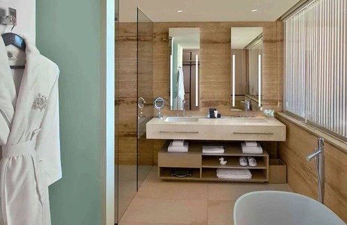 Centro de Cancún Hotel | Ocean Front Family Escape | Private Beach Access & Outdoor Pool, Pets Allowed