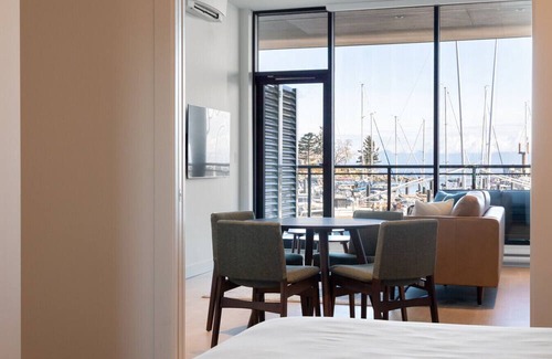 Regional District of Nanaimo Apartamento | Suite 104 – One-Bedroom Oceanview King Suite