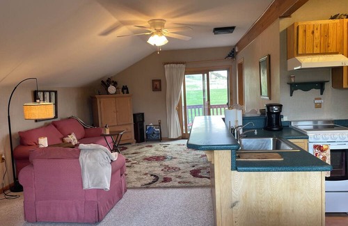 Bozeman Apartamento | Views, views, views! Cute apartment for 2! It is as if you are in a fire tower!